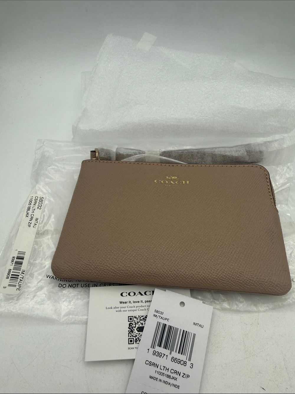 NWT Coach Taupe Crossgrain Leather Corner Zip gold logo Wristlet Wallet 6x4”
